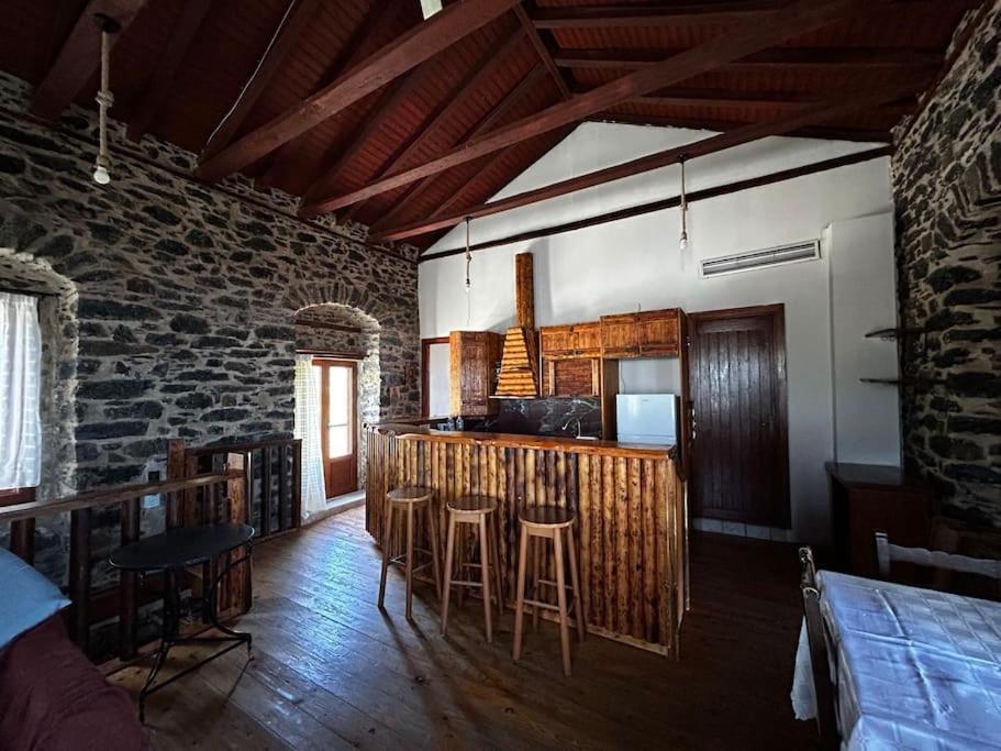 Μαγεμένος Πύργος Στις Θαλάμες Apartment Koumani ภายนอก รูปภาพ