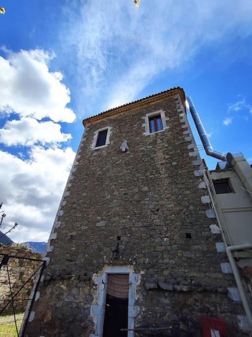Μαγεμένος Πύργος Στις Θαλάμες Apartment Koumani ภายนอก รูปภาพ